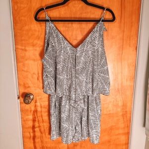 Patterned romper🍌